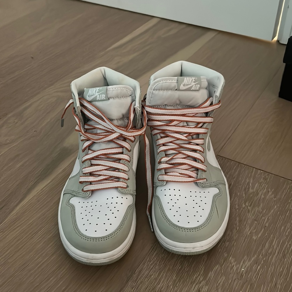 2021
Wmns Air Jordan 1 Retro High OG 'Seafoam'